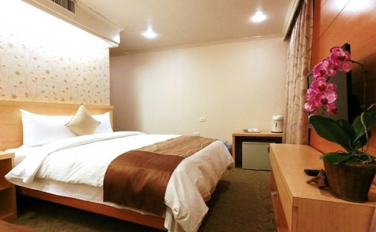 Red Cabin Inn Taipei Exterior photo