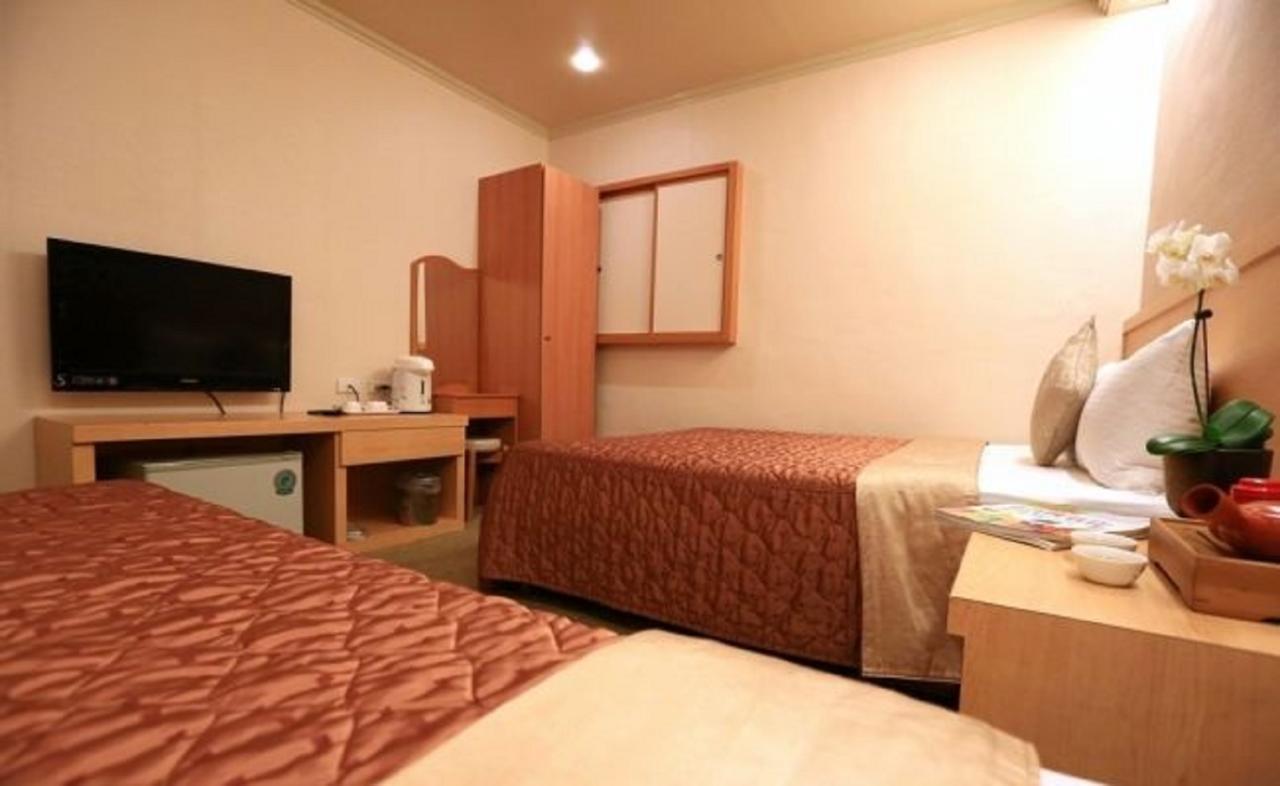 Red Cabin Inn Taipei Exterior photo