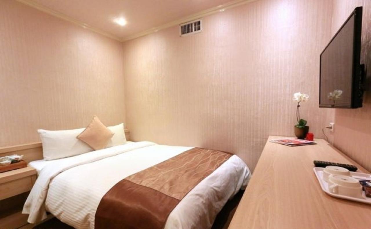 Red Cabin Inn Taipei Exterior photo